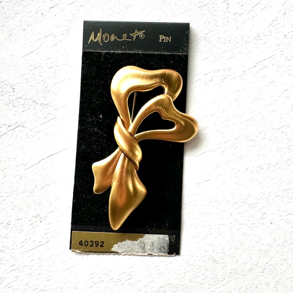 Monét Pin Brooch Matte Gold Ribbon Tied Heart Bow Vintage New Old Stock